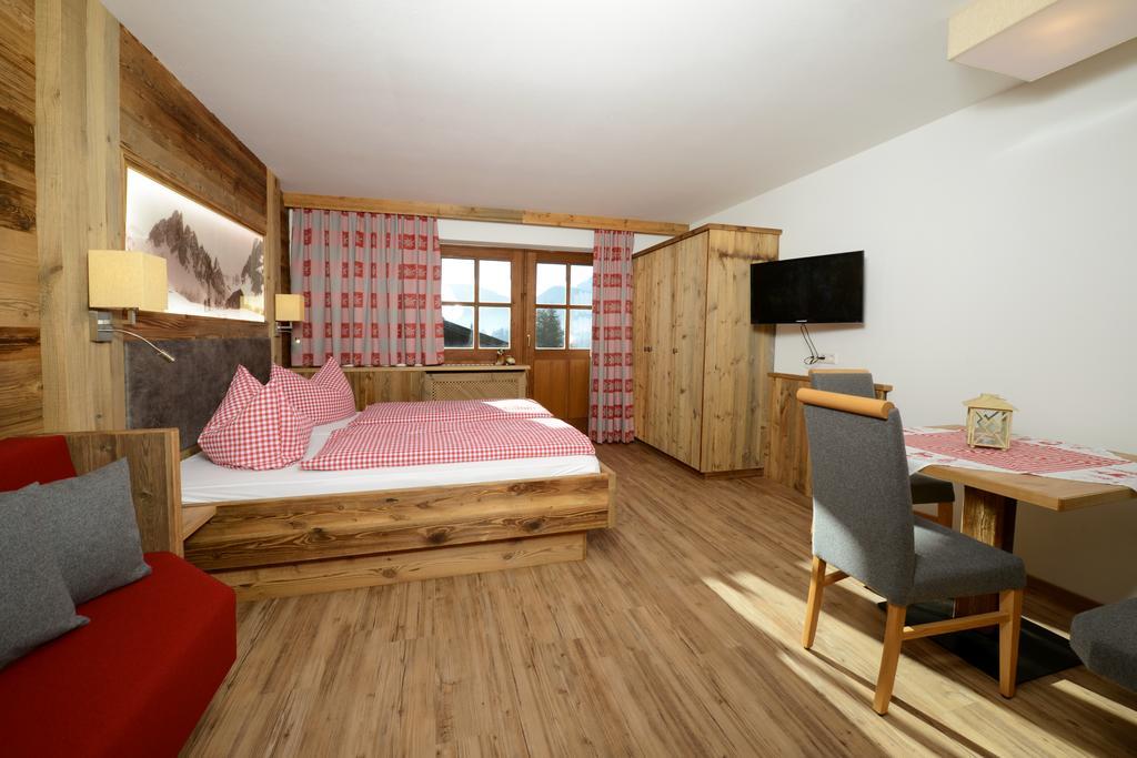 Haus Panorama Daire Reit im Winkl Oda fotoğraf
